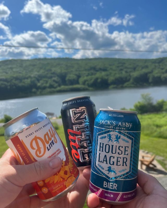 Summer weekend vibes with some of the best brews ! 🙌🏻🍻