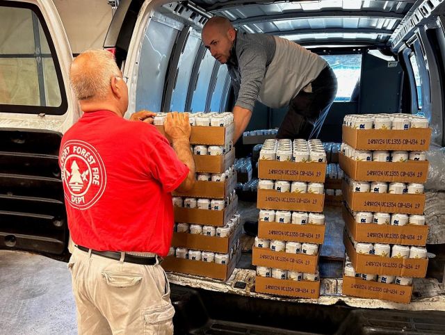 At @seaboardproducts we are committed to supporting the communities we serve. That’s why we partnered with @anheuserbusch and @nvfc to deliver over 2,300 cans of emergency drinking water to our local heroes at the Rockport Forest Fire Department.